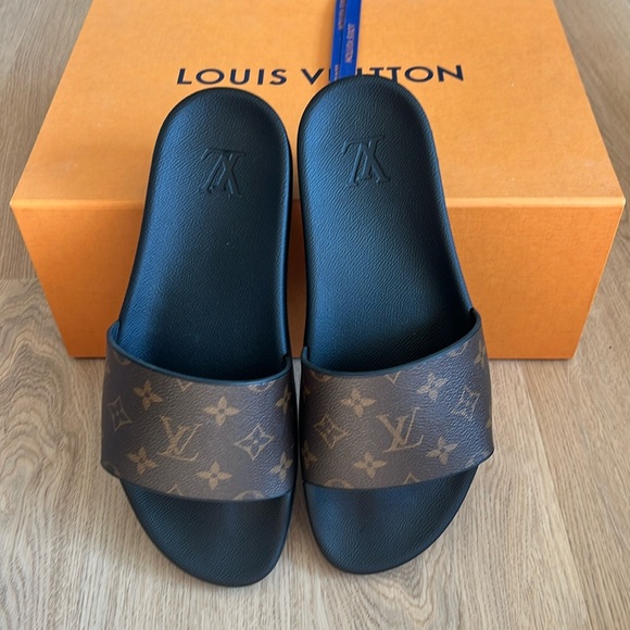 LOUIS VUITTON WATERFRONT MULE MONOGRAM SLIDES SIZE 8 - Picture 2 of 4